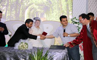 Cengiz Durular'da evliler kervanına katıldı