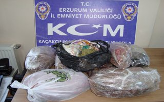 Tır'da 6 kilo esrar yakalandı