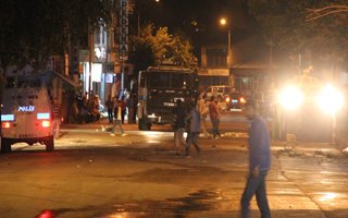 Erzurum'da örgüt yanlıları Polise saldırdı