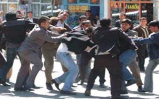 Erzurum'da şarj cihazı kavgası: 2 yaralı