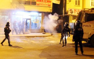 Erzurum'da örgüt yanlıları Polise saldırdı