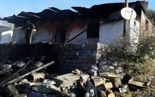 Teröristler Şenkaya'da köylülerin evini yaktı