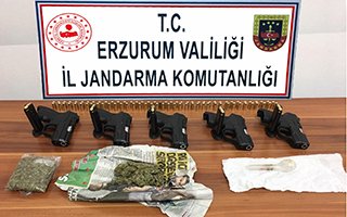 Erzurum’da ruhsatsız tabancalar ele geçirildi 