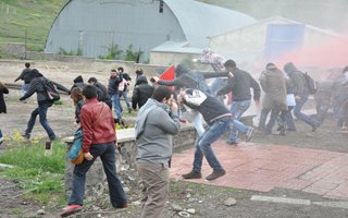 Bir yürüyüş iki protesto!