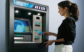 ATM'deki Papağana dikkat!