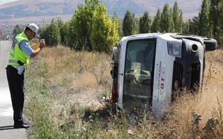 Üç takla otomobilden yara almadan çıktı