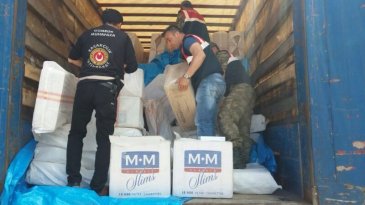 Erzurum'da sigara kaçakçılarına darbe