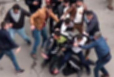 Adresi şaşıran sarhoşlar yanlış zile basınca...