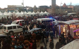 HDP'nin seçim otobüsüne saldırı