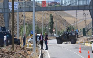 Teröristler Çat-Karlıova Karayolunu Kesti