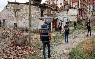 Erzurum’da metruk binalar didik didik arandı