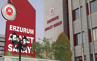 Erzurum Adliyesi'nde Boşanamama Kavgası!