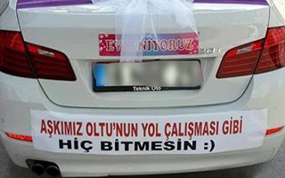 Hantal bürokrasiye gelin arabası yazısı ile mesaj!