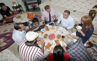 Fatih Cengiz vatandaşla iftar açtı
