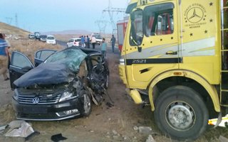 Horasan’da trafik kazası: 1 ölü, 2 yaralı