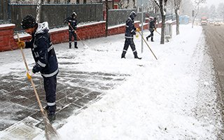 Büyükşehir’in kar timleri iş başında 