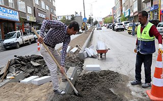 Orta refüjler beton bordürlerle yenileniyor 