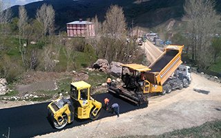 Büyükşehir dağ-taş demeden yol yapıyor 