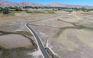 Kırsalda yol yapım çalışmaları sürüyor