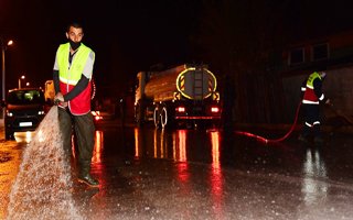 Yakutiye cadde ve sokakları sabunlu suyla yıkıyor