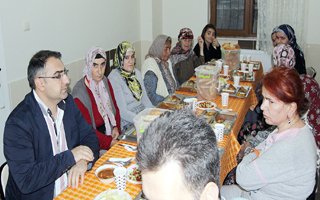 Başkan Cengiz bakımevinde iftar açtı