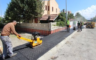 Aziziye Belediyesi kaldırımları yeniliyor