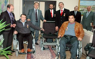 Vali'den Gazilere Akülü araba