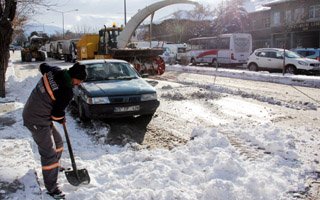 Erzurum'da karla mücadele çalışması