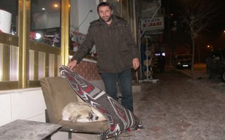 Köpeğe soğuktan battaniyeli koruma