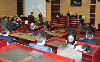Vali: Çalışıp üreten başımızın tacıdır
