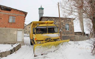 Oltu'da 40 köy yolu ulaşıma kapandı