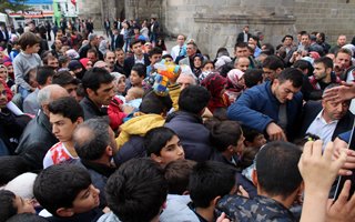 Erzurum'da Bedava Oyuncak İzdihamı