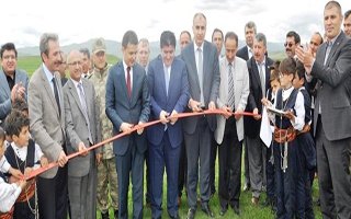 Mera Kurdela Kesilerek Otlatmaya Açıldı