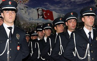 Erzurum'da polislerin mezuniyet coşkusu