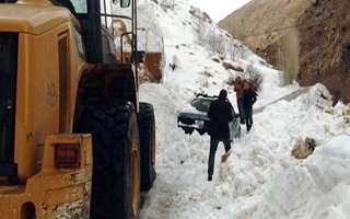 Erzurum’da 3 otomobil çığ altında kaldı 