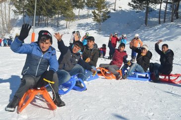 Erzurum'da ‘sazlı sözlü’ kızak keyfi 