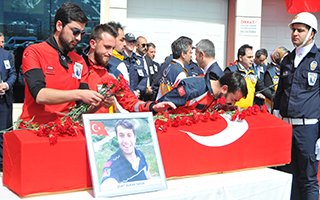 Erzurum Kahraman Şehidi Burak Tatar'a ağladı