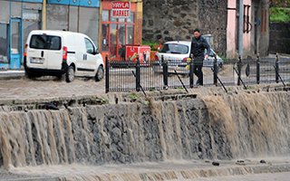 Erzurum'da sel bilançosu ağır oldu