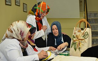 YAKMEK’ler kursiyerlerine terapi gibi geliyor 