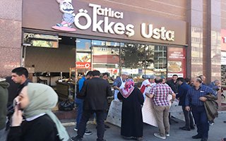 Tatlıcı Ökkeş Usta'dan Binlerce Kişiye Aşure İkramı   