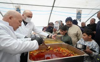 Büyükşehir'den 5 bin aileye Ramazan desteği