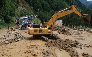 Rize-Erzurum karayolu sel nedeniyle kapandı