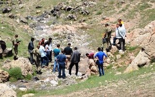 20 günlük eşini öldürüp gömdü