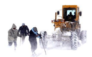 Erzurum'a kar geliyor, hava sıcaklığı düşüyor...