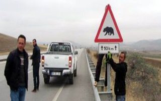 Bu yolu geçerken Ayı çıkabilir tabelasına dikkat!