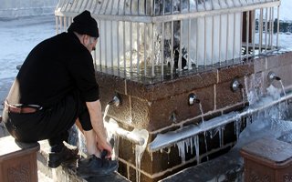 Erzurum’da şadırvanlar buz tuttu