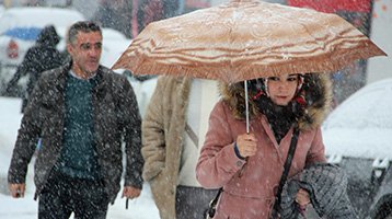 Erzurum'da kar ve tipi etkili oluyor