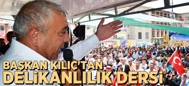 Ata'nın anısına kılıç kuşandılar