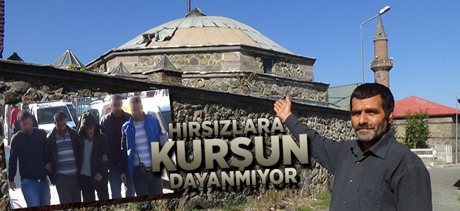 Tarihi hamamın kurşunlarını çalıyorlar