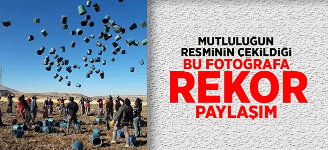 Mevsimlik tarım işçilerinin mutluluk pozu